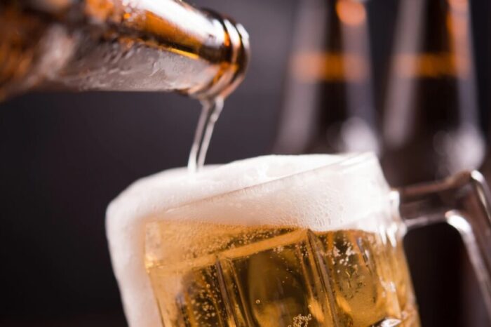 ¿Cuánto consumo de alcohol es seguro? Expertos responden
