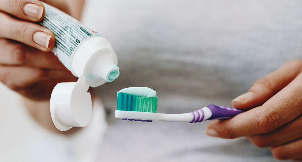 ¿Qué puede limpiar con la crema dental? 5 usos prácticos que lo ayudarán; tome nota