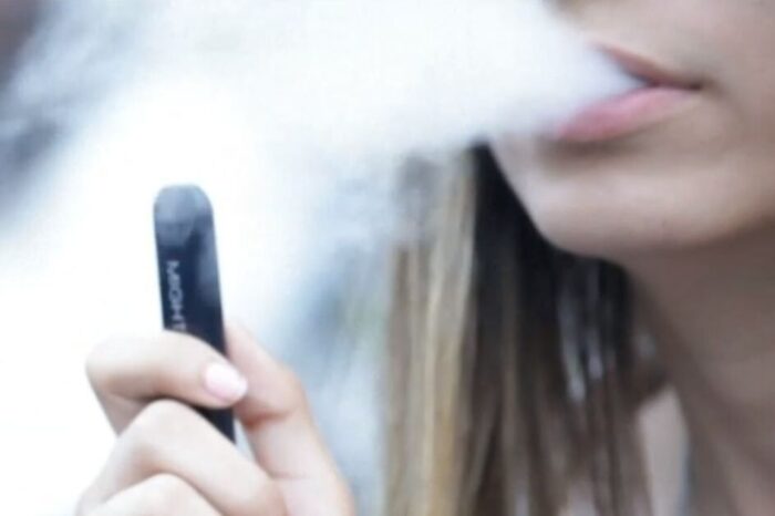 Cigarrillos electrónicos quedan prohibidos en colegios, bares y restaurantes