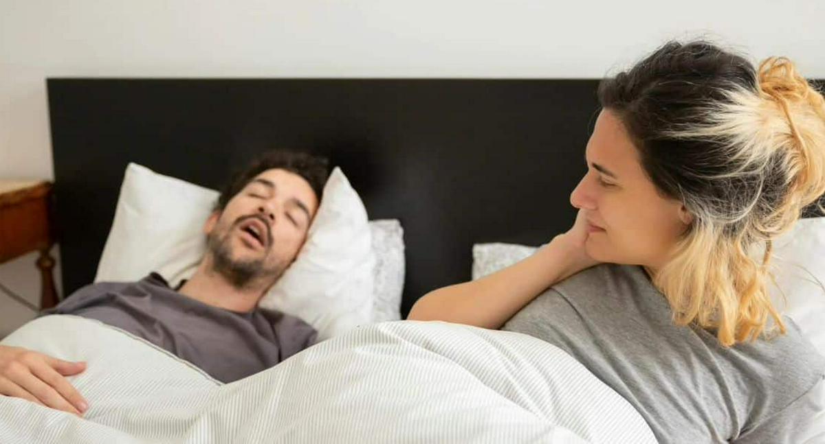 Cuál es la mejor postura para no roncar: su posición al dormir puede hacer un gran cambio